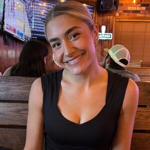 Meet your Posher, Ava